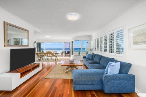 Main Beach House | BEACHFRONT Beauty!
