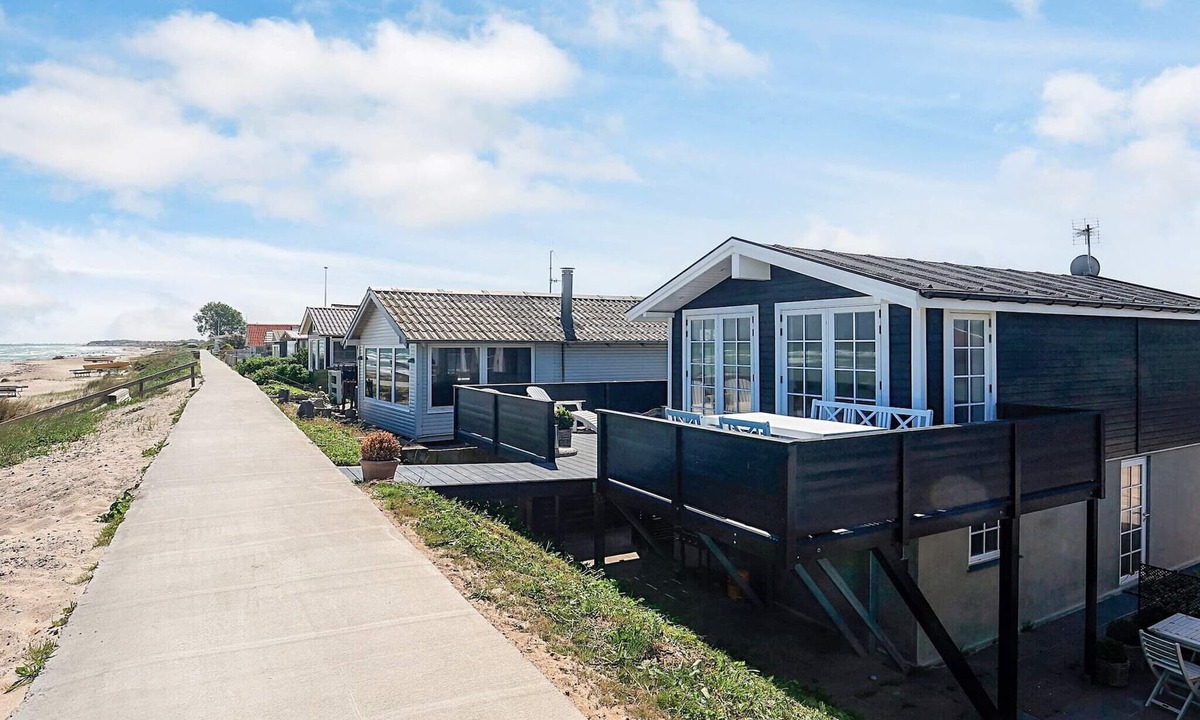 Hasmark Strand House | Beachfront Beauty in Hasmark