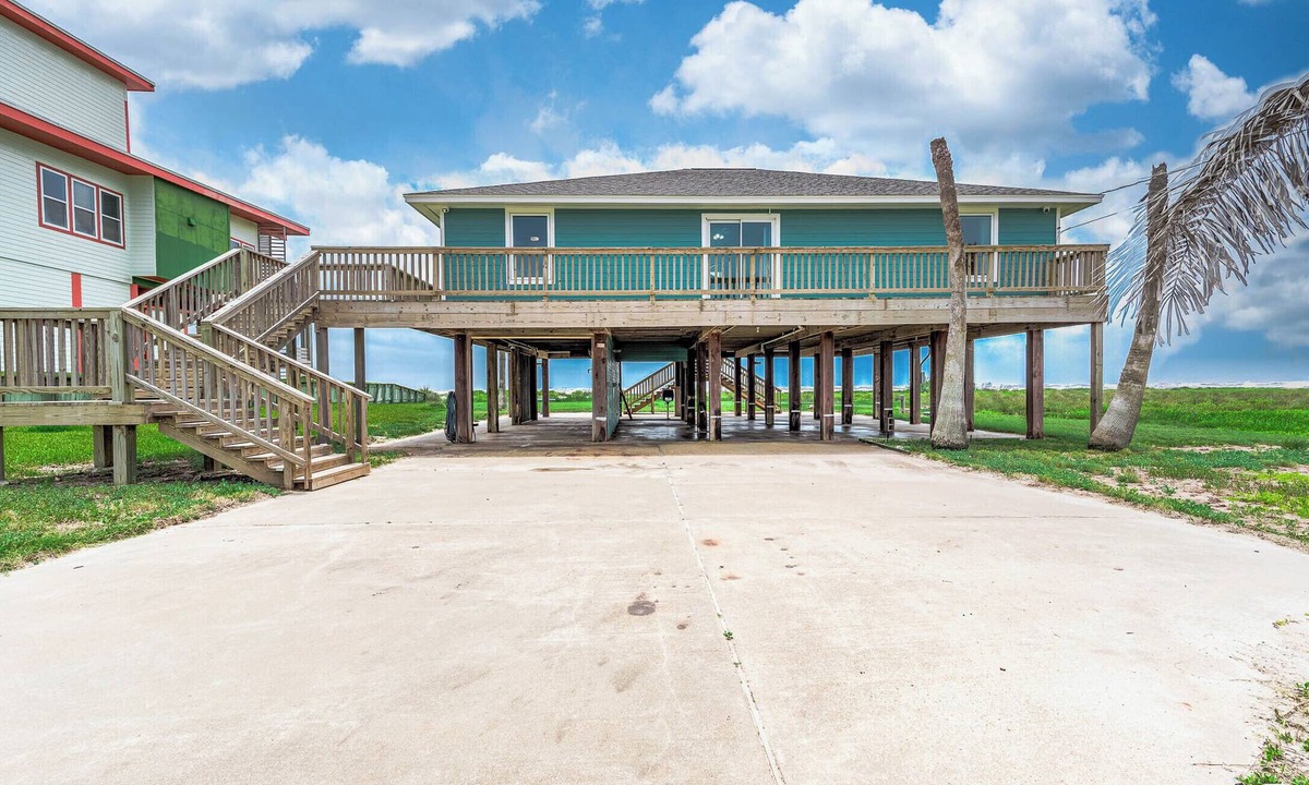 Cedar Lane House | Beachfront Bliss | 3BR, 2BA | Sleeps 8 | Sargent Beach