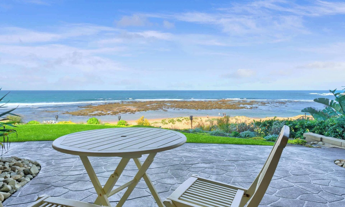 Blue Bay Apartment | Beachfront Bliss for Two l Nova Escapes