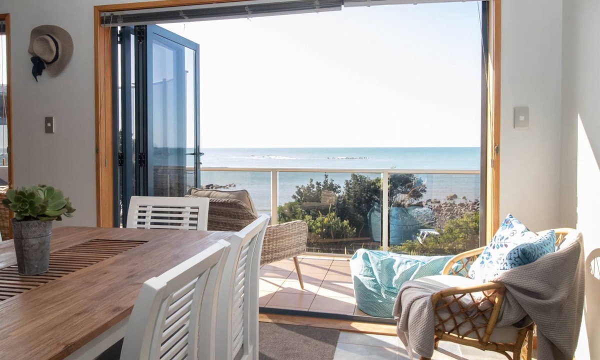 Bell Block House | BEACHFRONT BLISS ON WANAKA TERRACE SUPPORT LOCAL