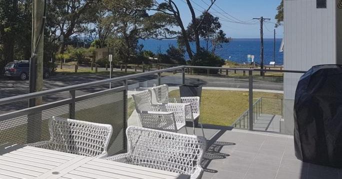Huskisson Apartment | Beachfront Boogaloo