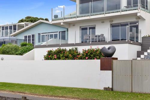 Bell Block House | Beachfront Breeze - sea views for days