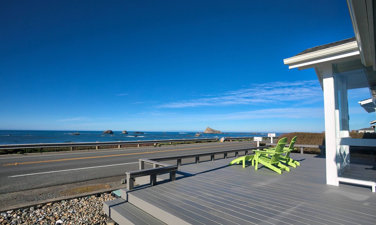 Crescent City North House | Beachfront Bungalow! Bungalow Azul @ Pebble Beach.