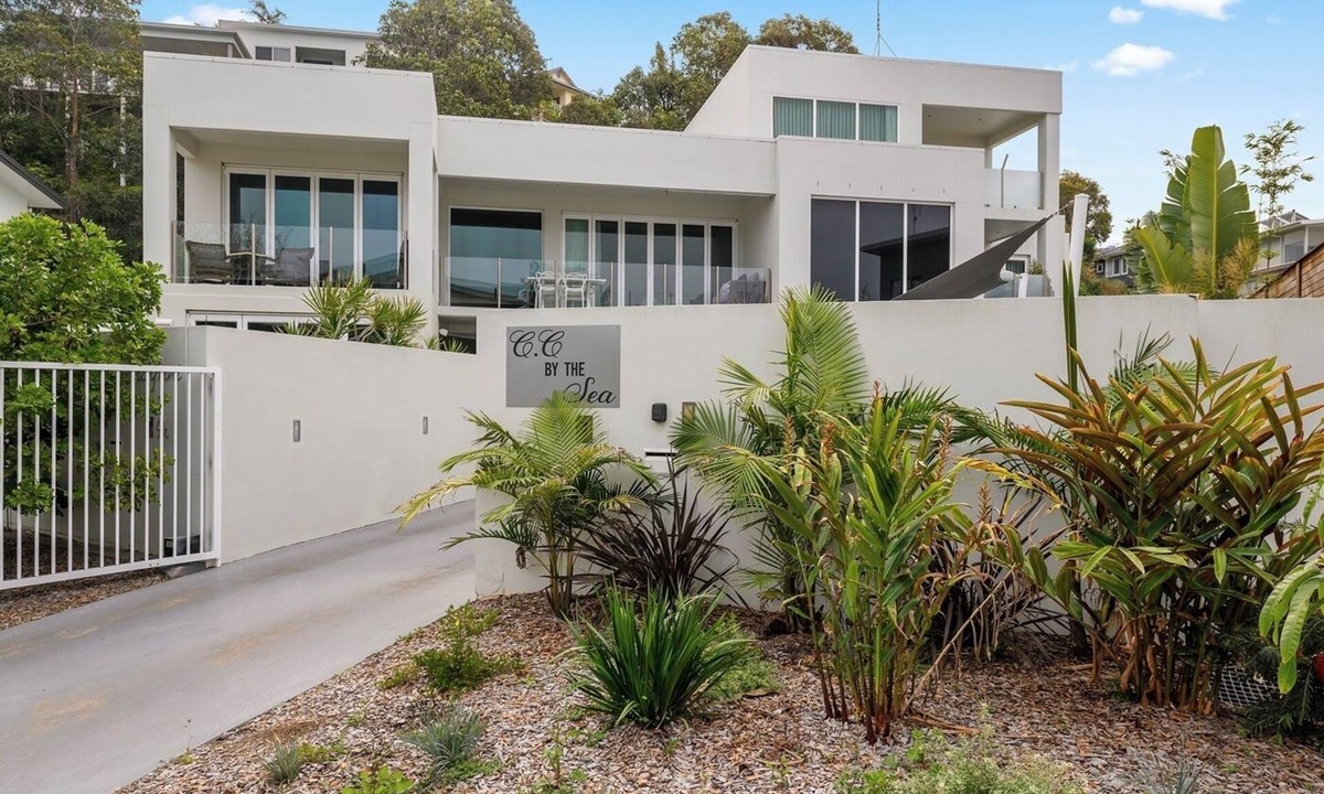 Sapphire Beach House | Beachfront by the CC, Plunge Pool, Beach, Pets