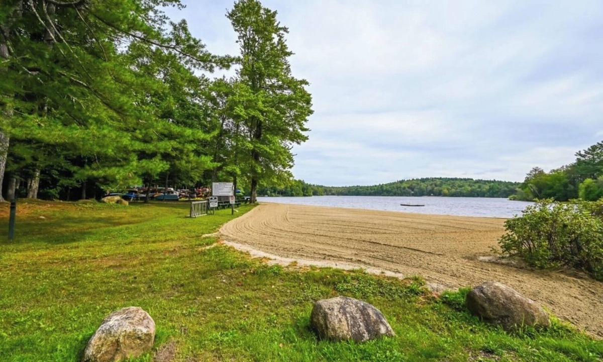 Tolland House | Beachfront Cabin - Kayaks - Community Amenities!
