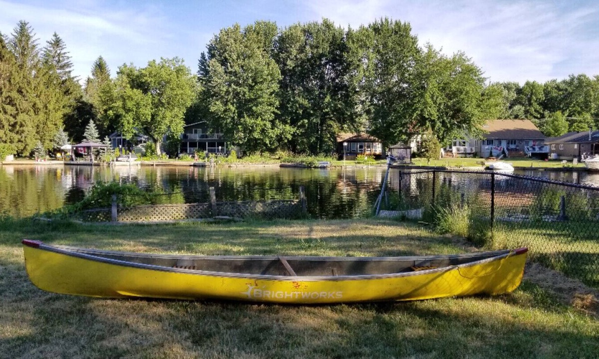 Lagoon City Cottage | Beachfront cabin on Lake Simcoe in Lagoon City