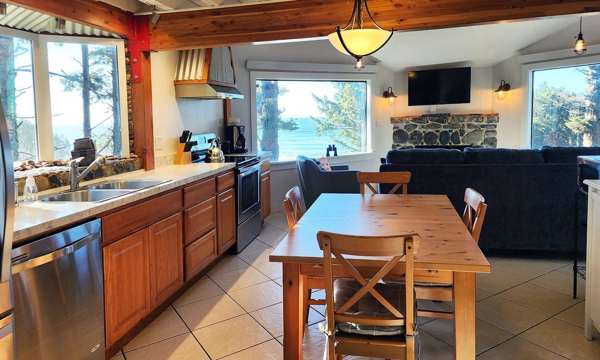 Yachats House | Beachfront Cabin! Private! Ocean Views! Firepit!