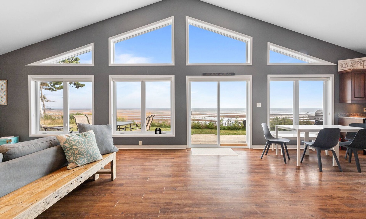 Stratford Cottage | Beachfront Chalet