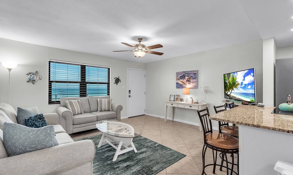 Sunset Beach Condo | 🌞Beachfront Condo🌴Walk to Restaurants🐬Sunsets Every Night🐠Sunset Chateau 210