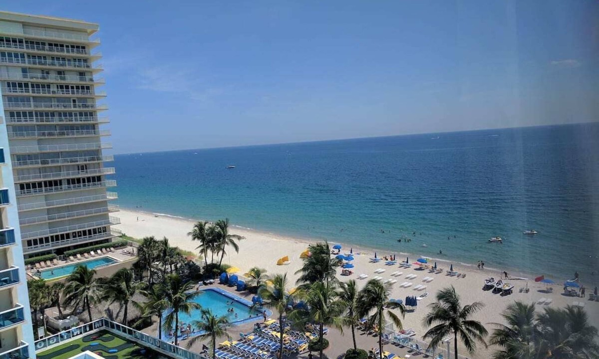 Galt Mile Condo | BEACHFRONT CONDO ! .2BR/2 Baths.GREAT LOCATION !