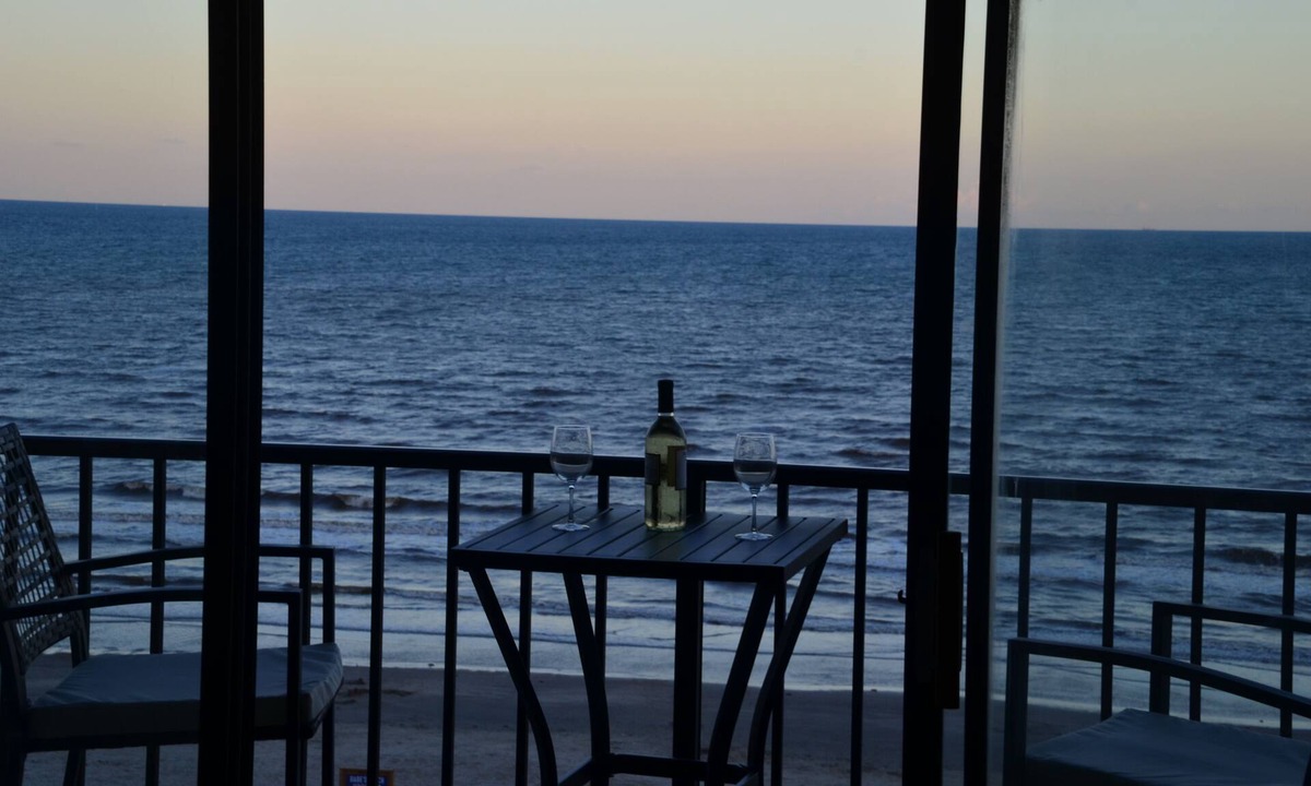 Galveston Condo | BEACHFRONT CONDO INFINITY OCEAN VIEW!