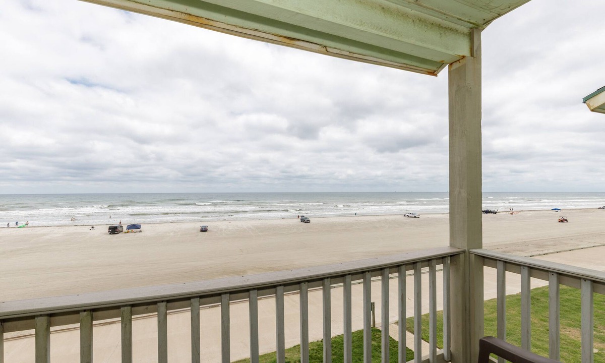 Corpus Christi Condo | Beachfront Condo with Incredible Views & Private Balconies