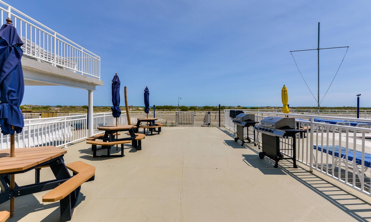 Wildwood Crest Condo | Beachfront Condo w/ Pool ~ 2 Mi to Boardwalk!
