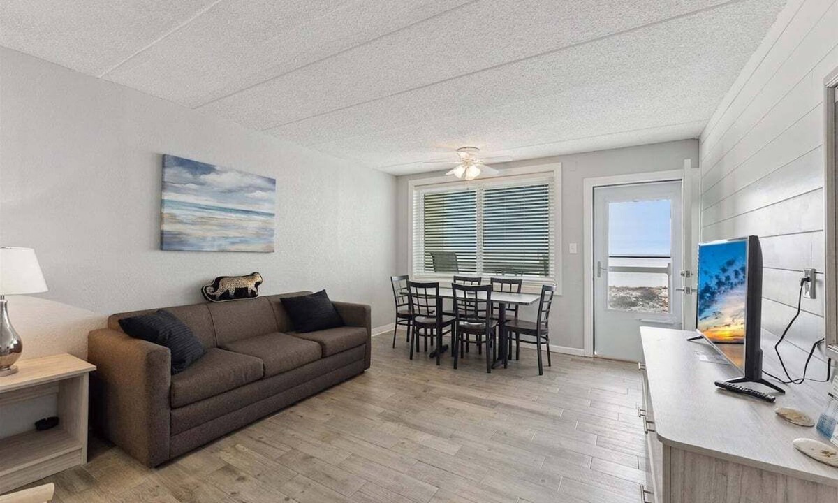 Wildwood Crest Condo | Beachfront Condo with a Heated Pool, BBQ Grills