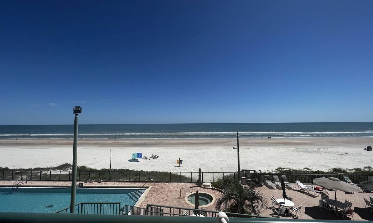Ponce Inlet Condo | Beachfront condo with plenty of space