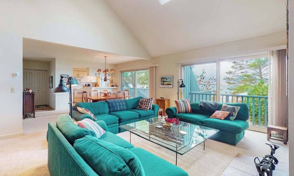 Glen Arbor Condo | Beachfront condo with sunset & lake views, fireplace, washer/dryer