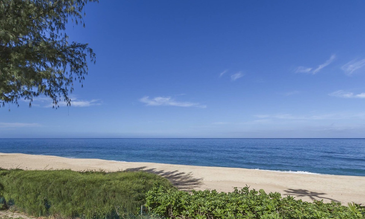 Pupukea Cottage | Beachfront Cottage at Log Cabins