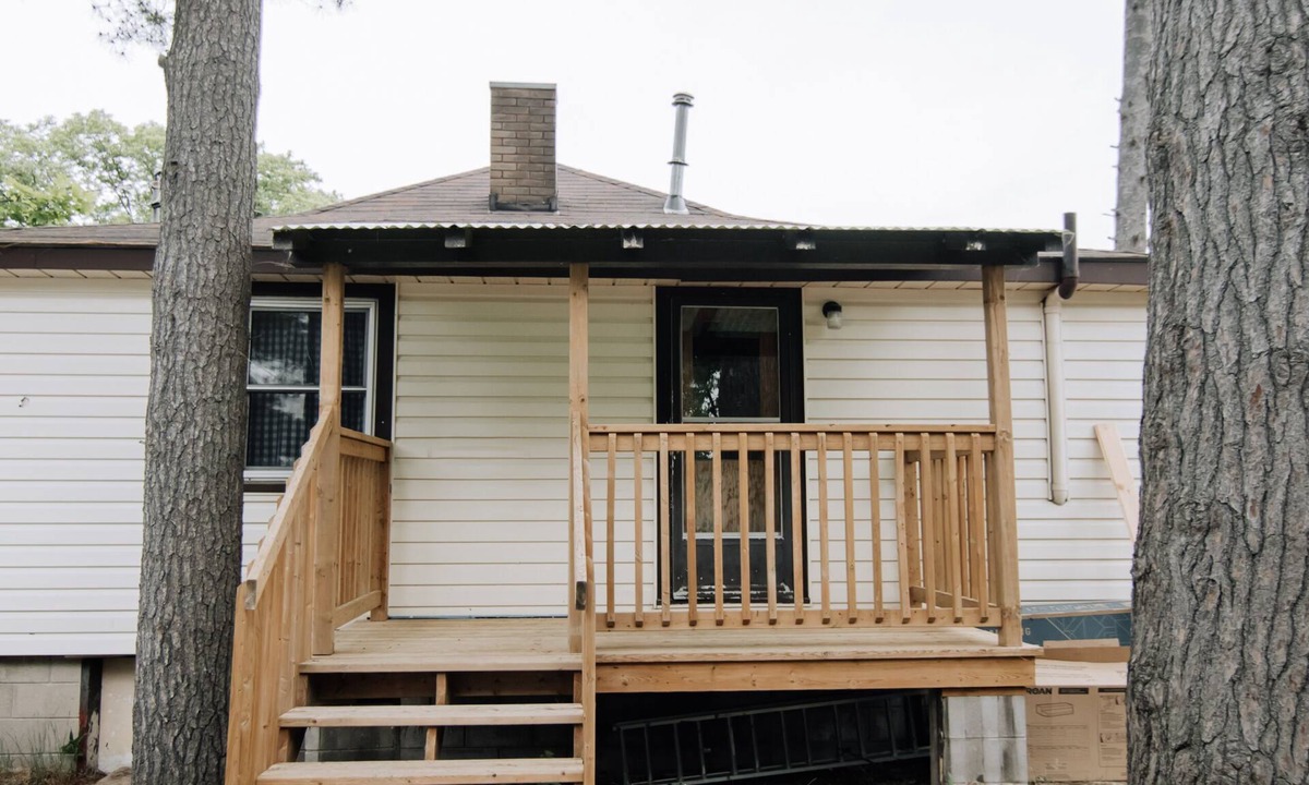 Wasaga Beach Cottage | BEACHFRONT COTTAGE IN WASAGA BEACH - SANDPIPER BEACH RESORT - COTTAGE UNIT # 12