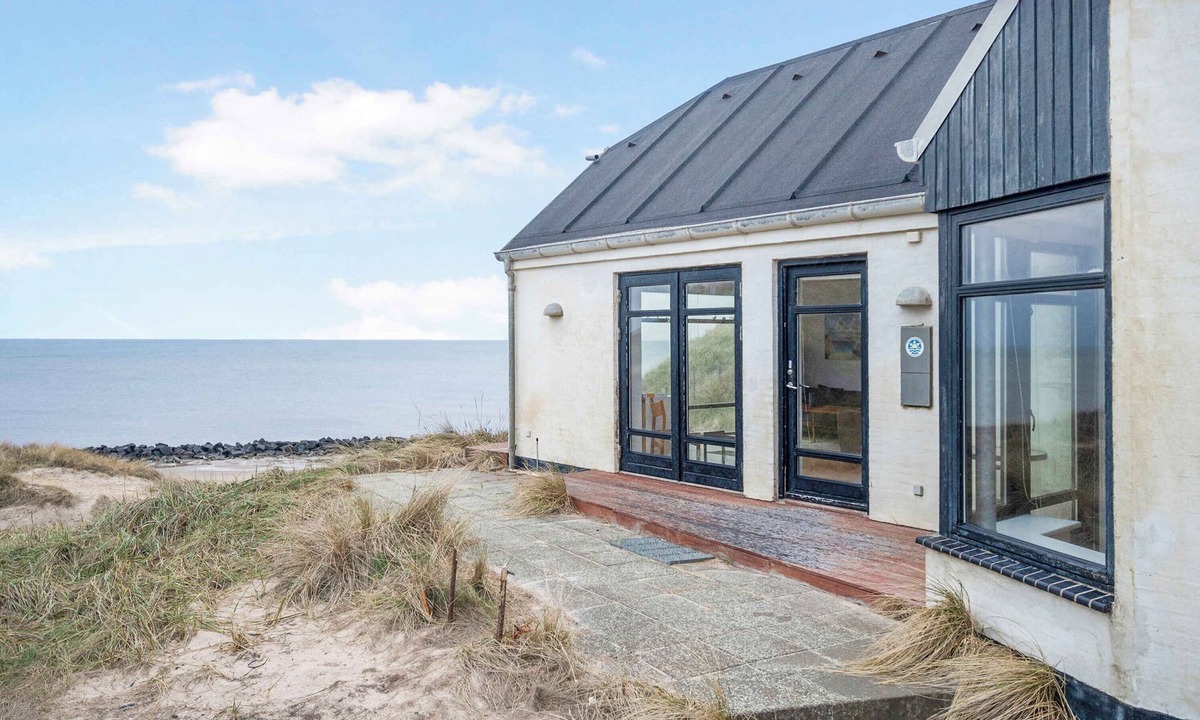 Lonstrup House | Beachfront cottage with panoramic view