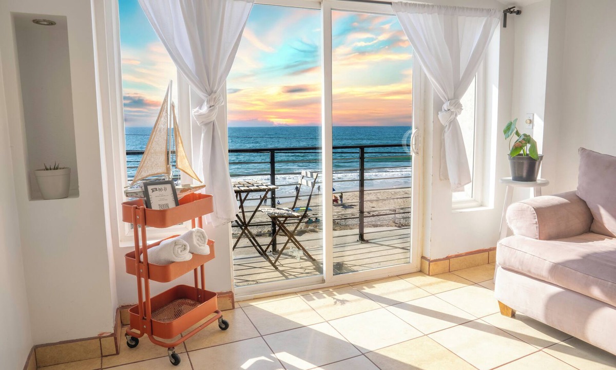 Costa Apartment | BEACHFRONT Cozy 1 Bdr Apt