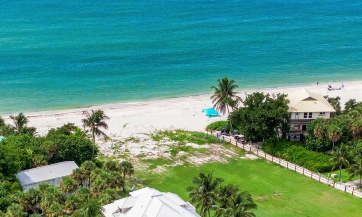 Jose's Hideaway House | ☀︎🏝⛱︎ Beachfront Elegance⛱︎🏝☀︎ n[2026 Spring + Summer Weeks Available Now!]