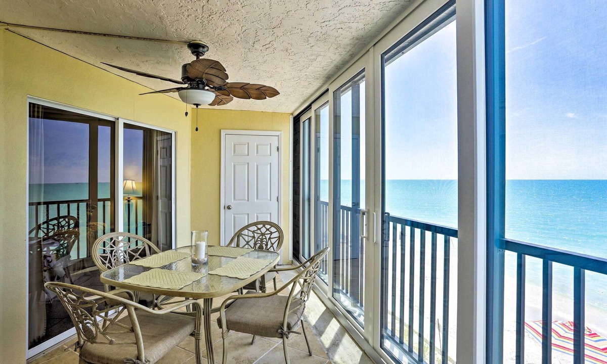 Englewood Condo | Beachfront Englewood Condo w/Community Pool!