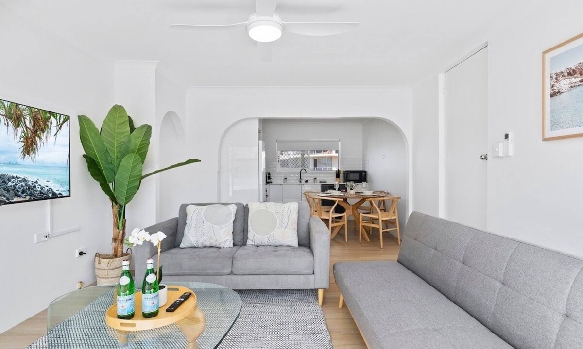 Broadbeach Apartment | Beachfront Escape Broadbeach - 2BD, Pool, Sleeps 7