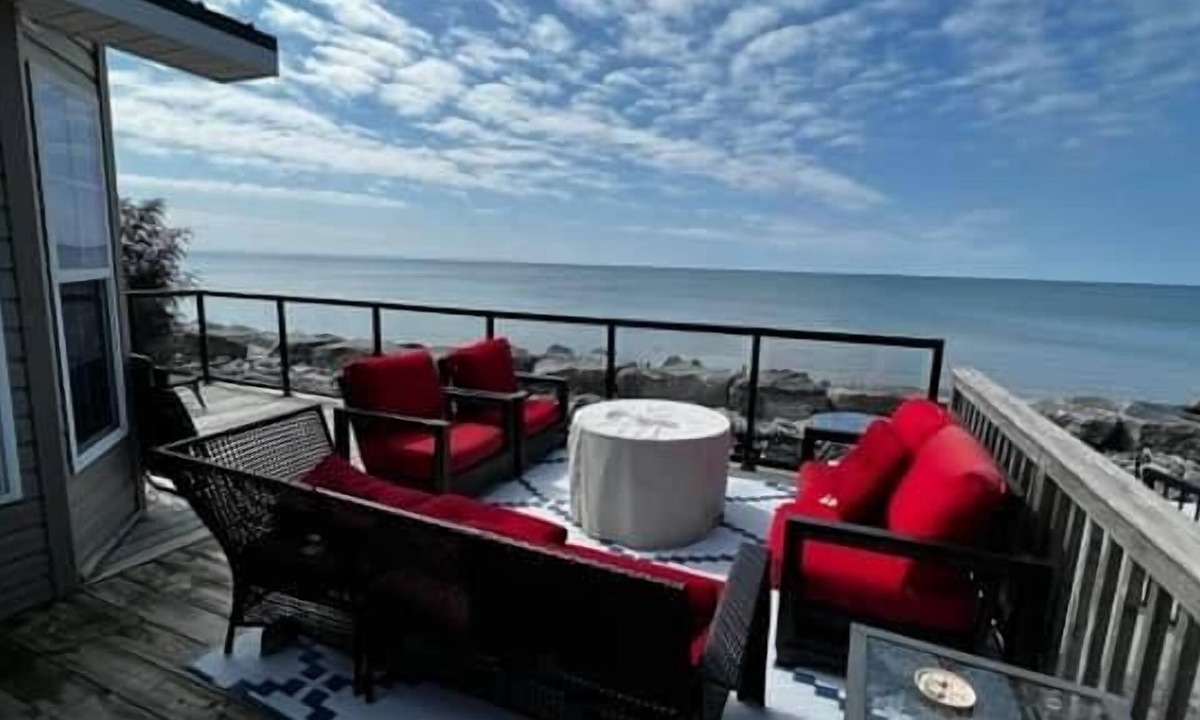 Sherkston House | Beachfront Escape Cottage