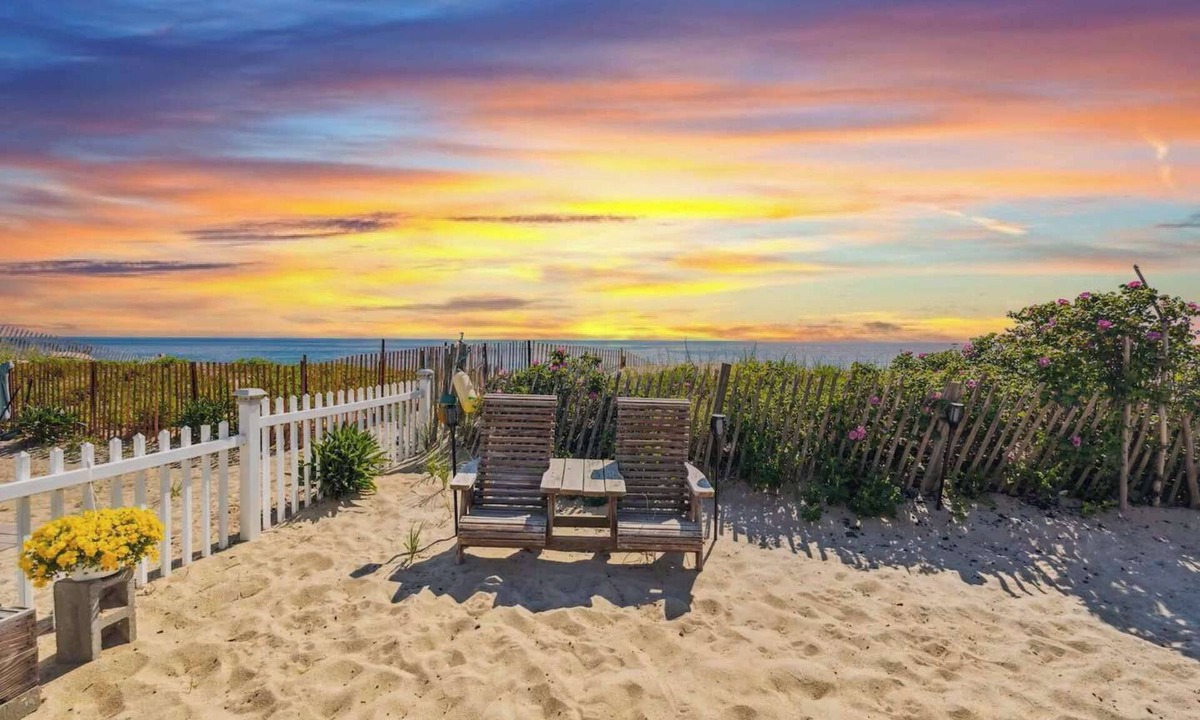 Salisbury Apartment | Beachfront Escape | Direct Beach Access | Sleeps 6