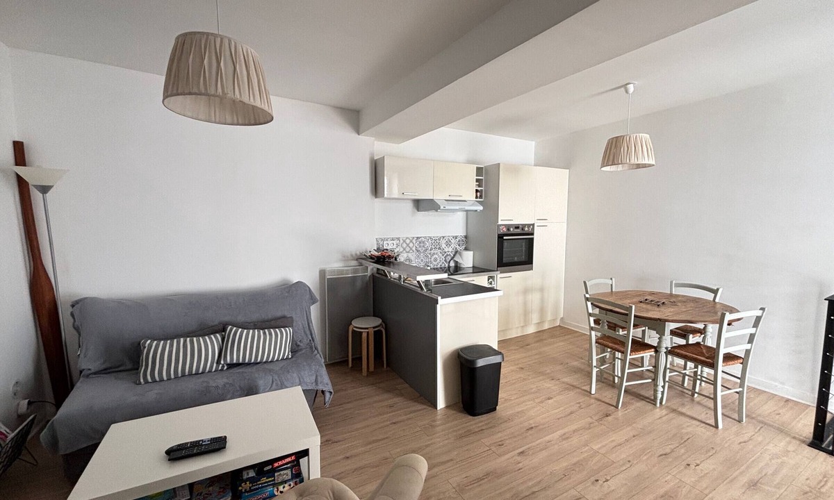 Les Sables d'Olonne Apartment | Beachfront House with 2 Bedrooms in Central Les Sables-d'Olonne