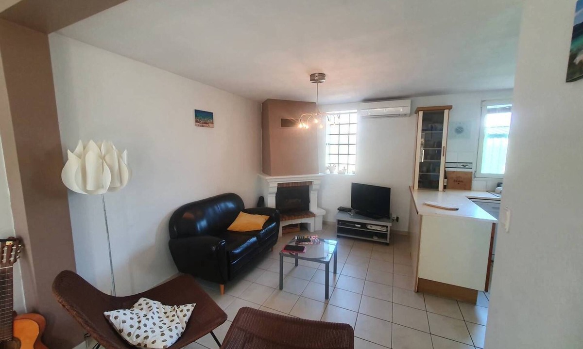 Saint-Mandrier-sur-Mer House | Beachfront, Comfortable, AIR CONDITIONER