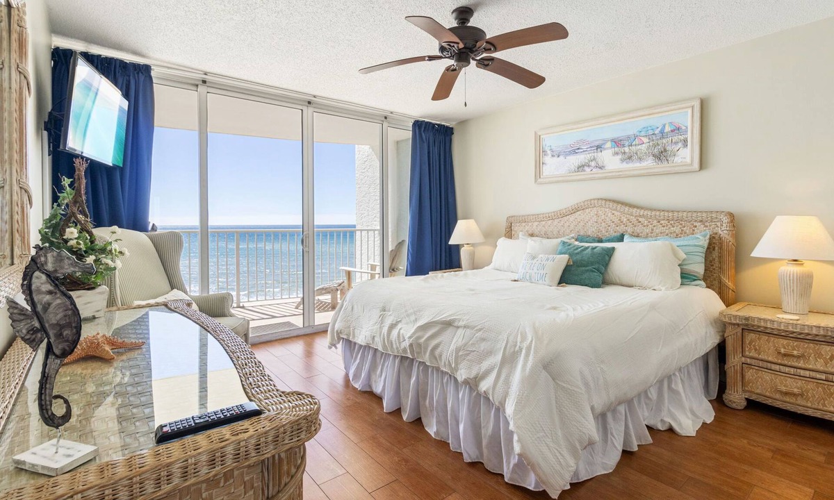 Long Beach Condo | * Beachfront/FREE Beach Service. Tons of updates*n