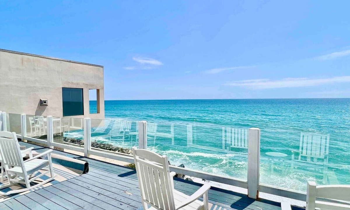 South Oceanside House | Beachfront Fun, Classic Beach House w/Fire Ring