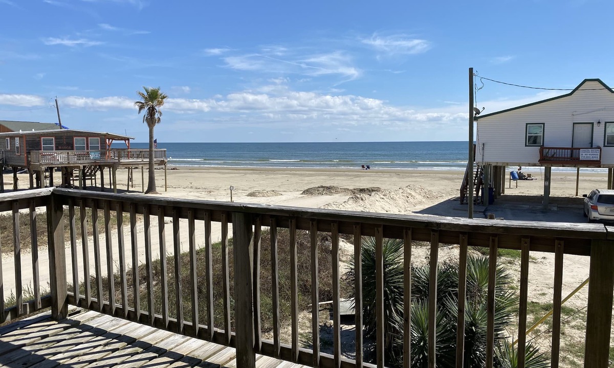 Surfside Beach House | Beachfront fun! - Great easy beach access, beach views, Pet friendly!