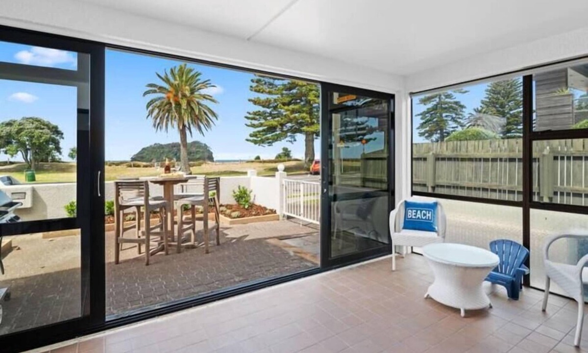 Mount Maunganui Apartment | Beachfront Gem in Mount Maunganui