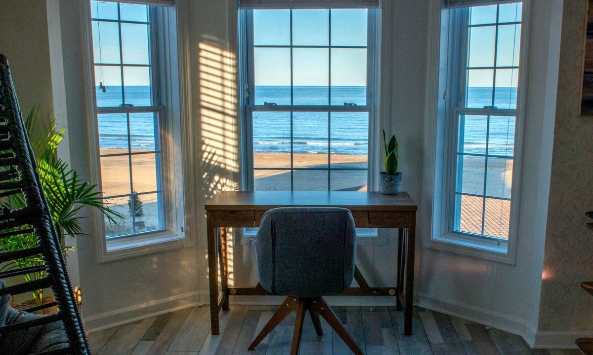 Willoughby Spit Condo | Beachfront Getaway, Mermaid Suite, 🐶 💙