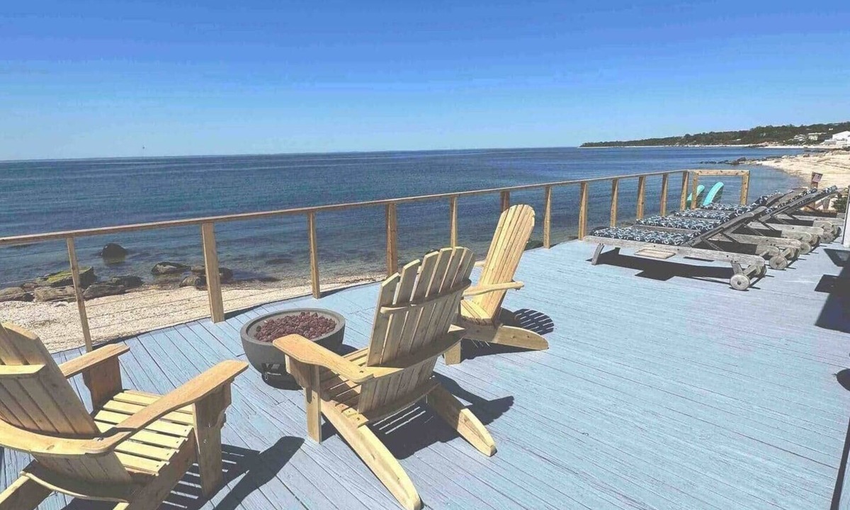 Greenport House | Beachfront Greenport Villa