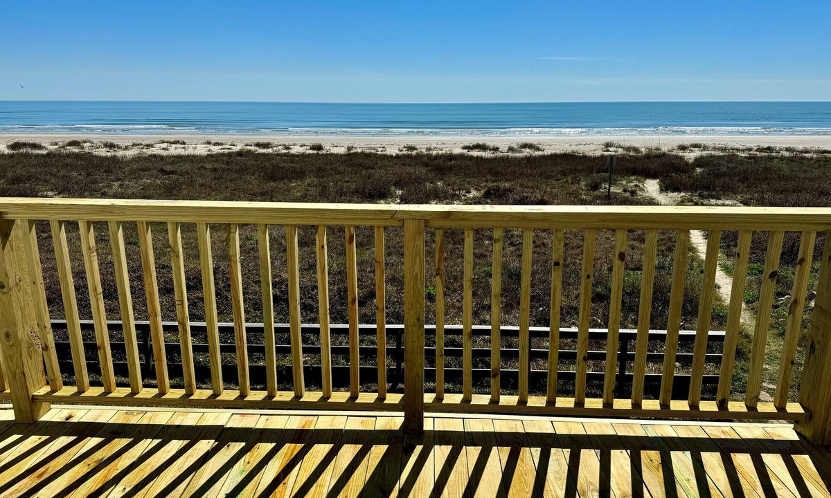 Galveston House | Beachfront/Gulf Front Property/Dog Friendly