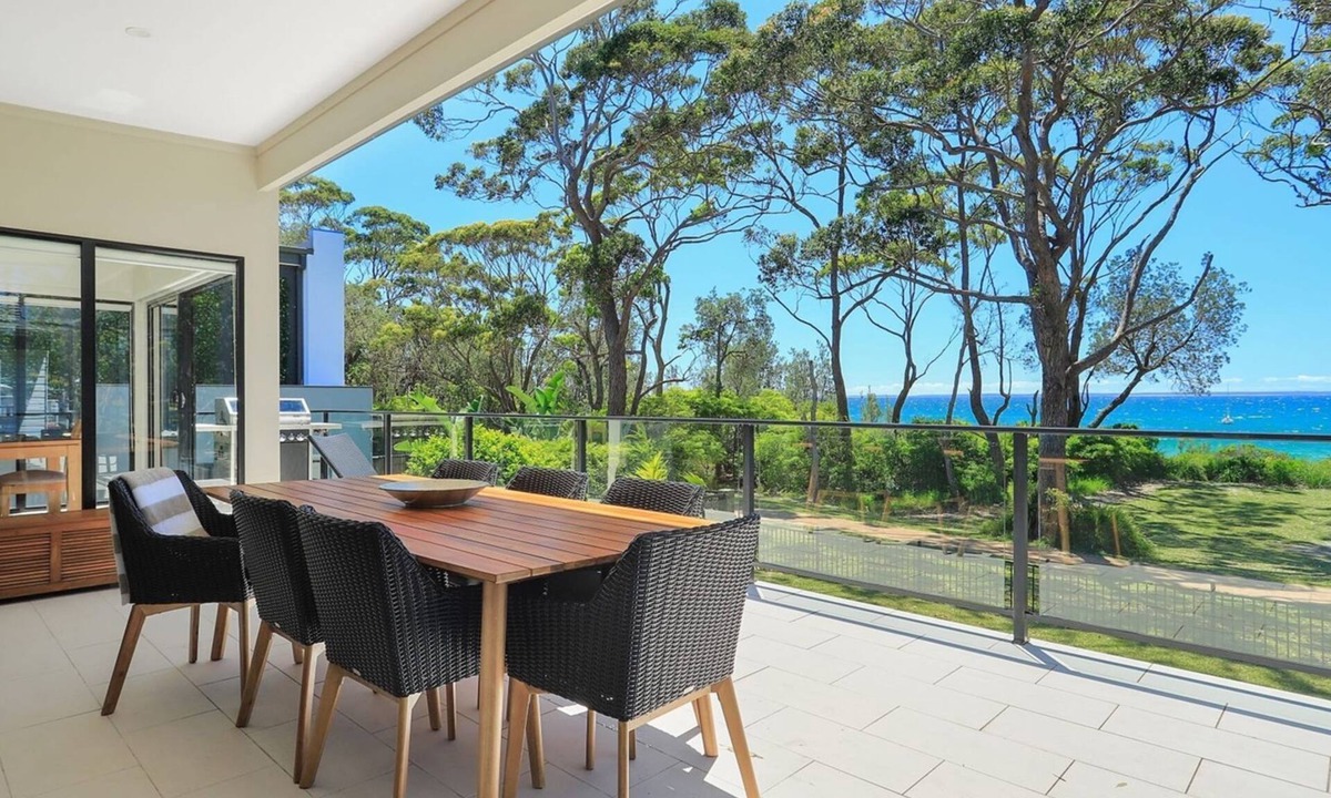 Vincentia House | Beachfront Haven On Collingwood Beach