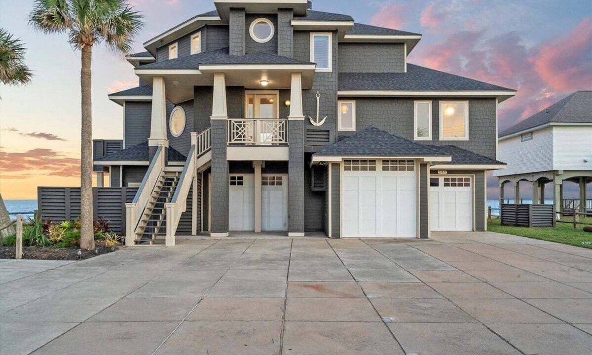 Sands Of Kahala Beach House | Beachfront + Heated Pool | 8 Bedrooms | Pets