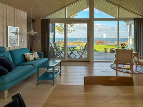 Mesinge House | Beachfront Holiday Home Near Dalby Bay