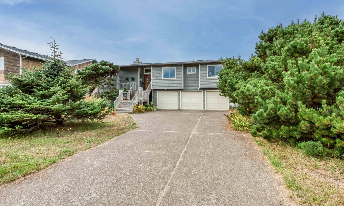 Bayshore House | Beachfront Home with Beach Access, Deck and Sweeping Ocean Views