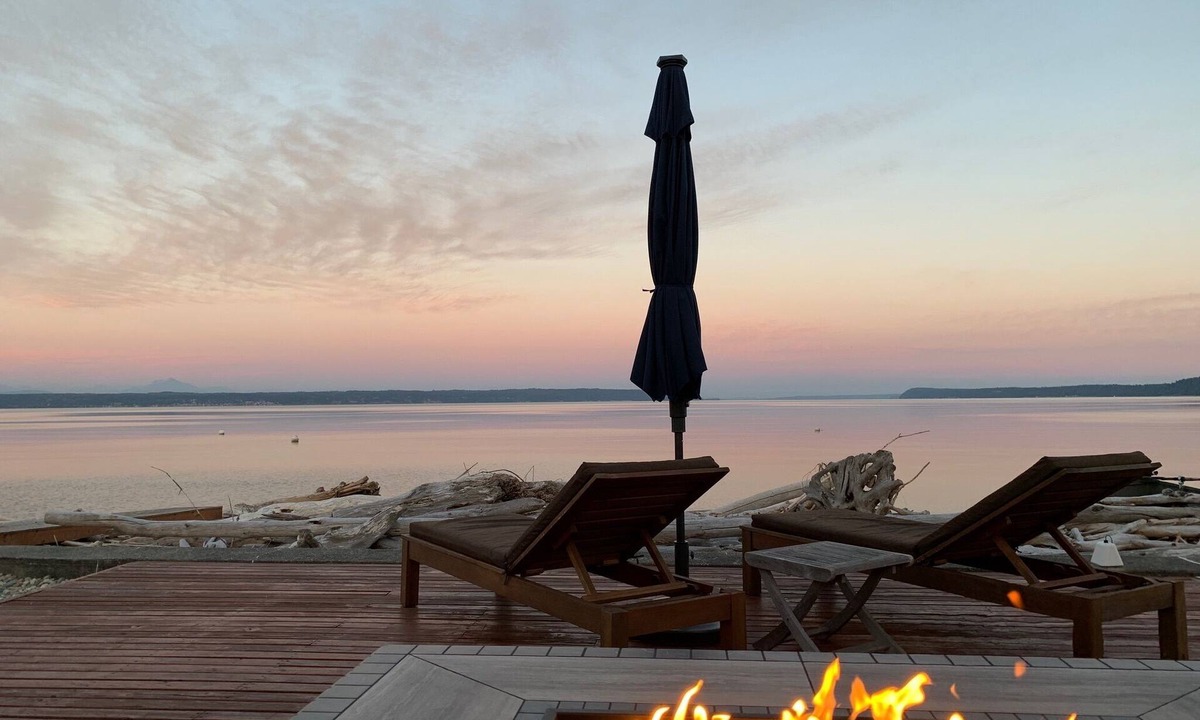 Camano Island House | Beachfront home with kayaks, SUP, firepit, great deck, AC and more!