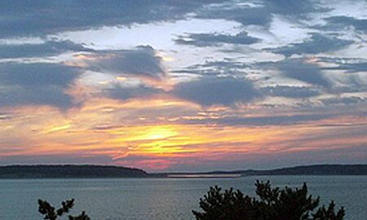 Indian Neck Heights House | Beachfront Home with Stunning Views (1464)