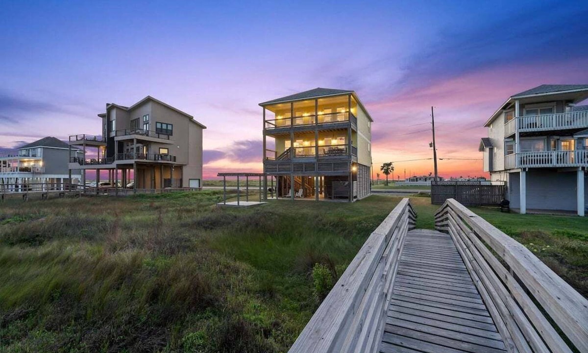 Miramar House | Beachfront | Hot Tub | 5 Rooms | Private Walkover
