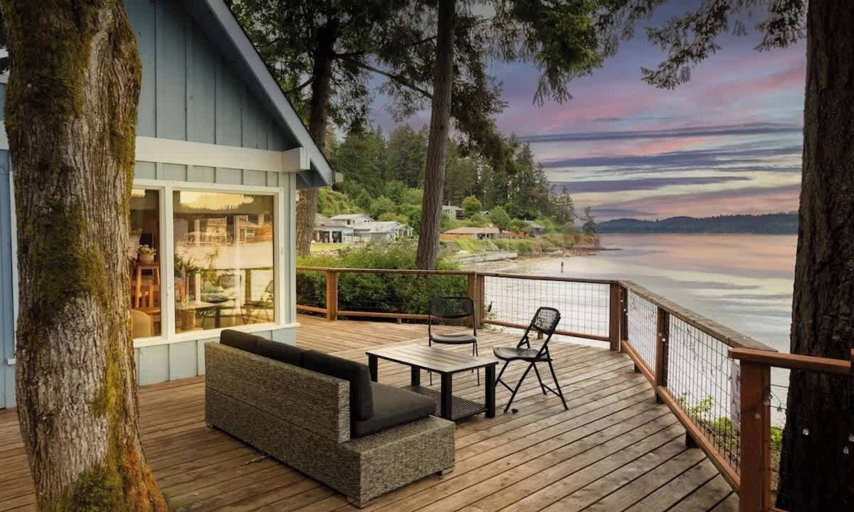 Retsil House | Beachfront House Getaway with Amazing Views&Access