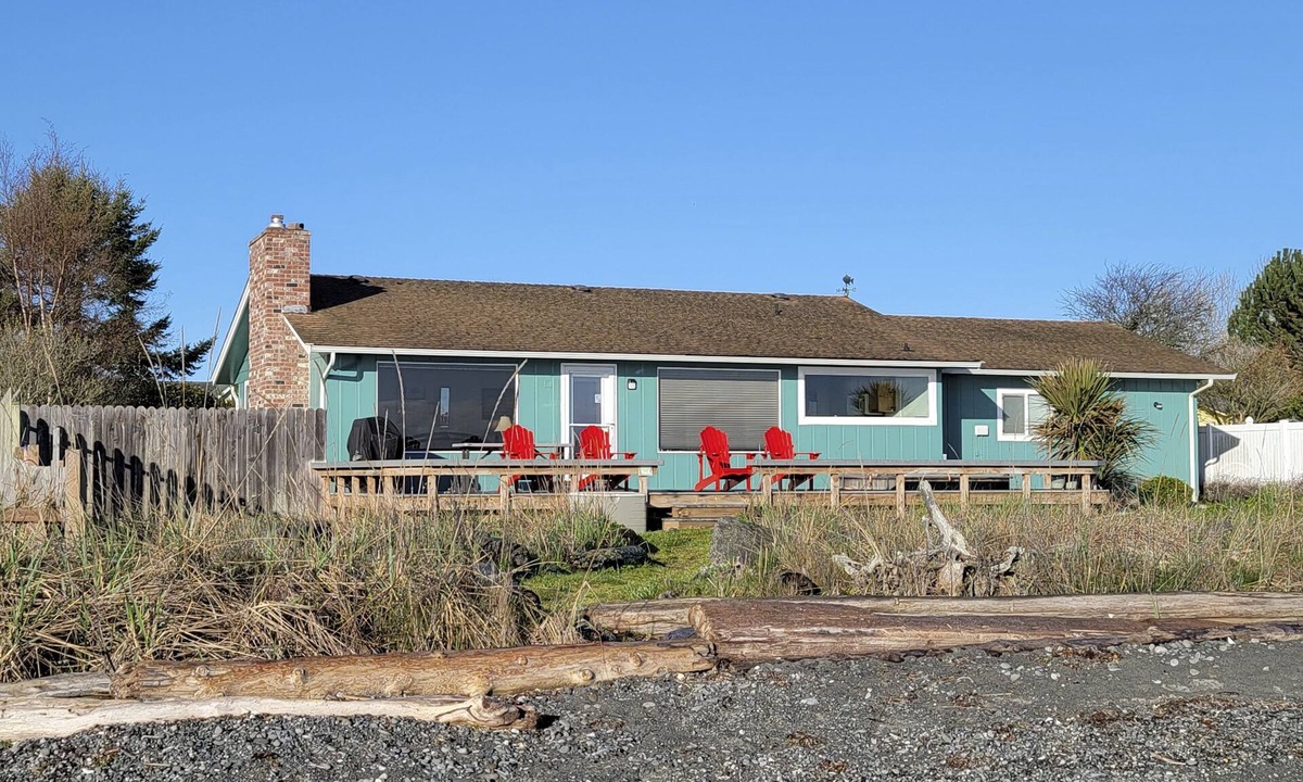 Sequim House | Beachfront house overlooking Dungeness Bay with hot tub