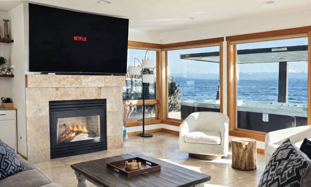 Clinton House | Beachfront I Pool & Hot Tub I Dogs OK I King Bed