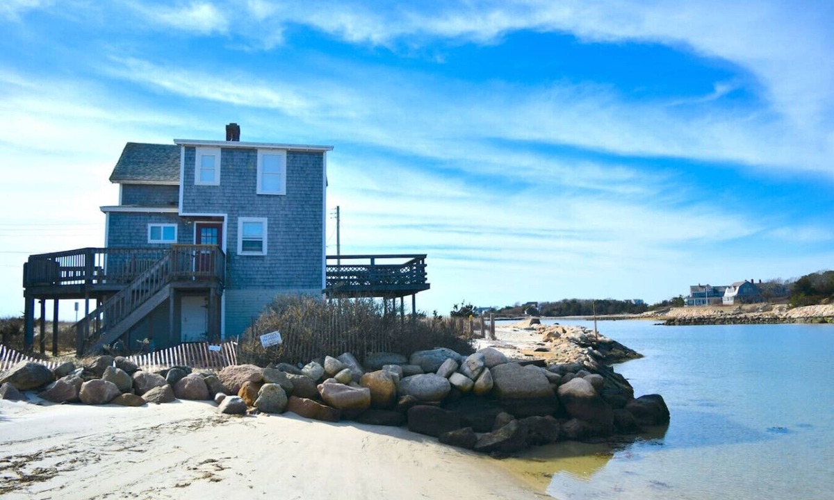Silver Beach House | Beachfront in New Silver Beach, Central A/C